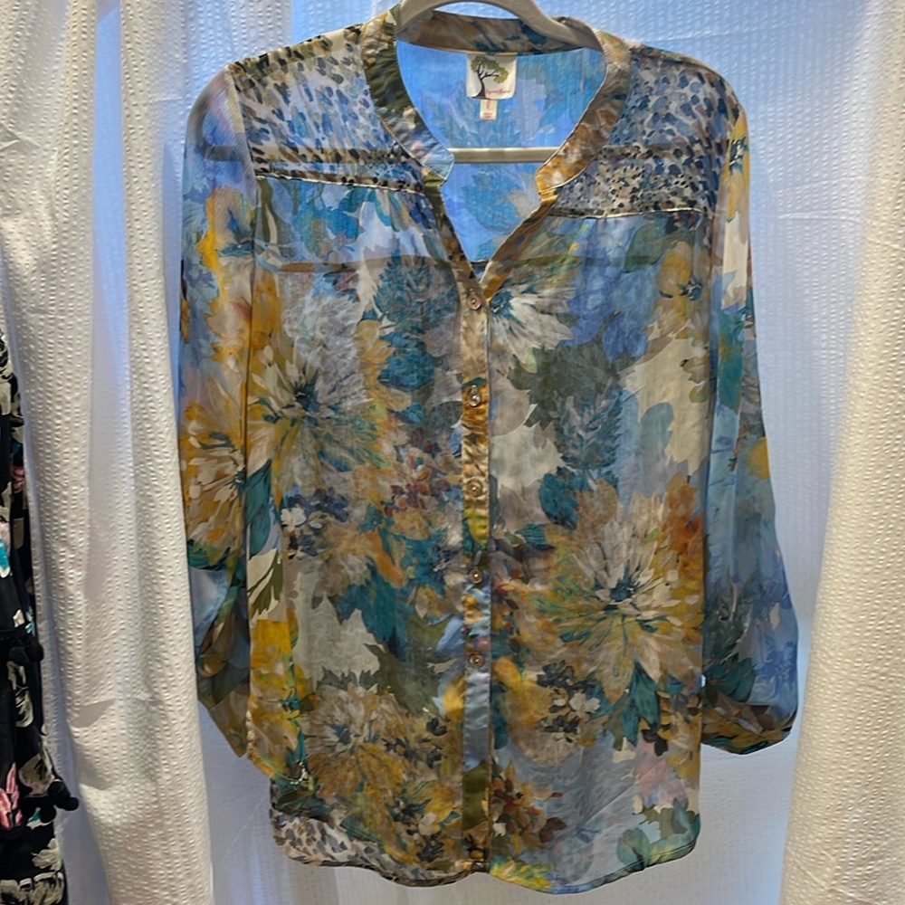 Fig and Flower Floral button down blouse